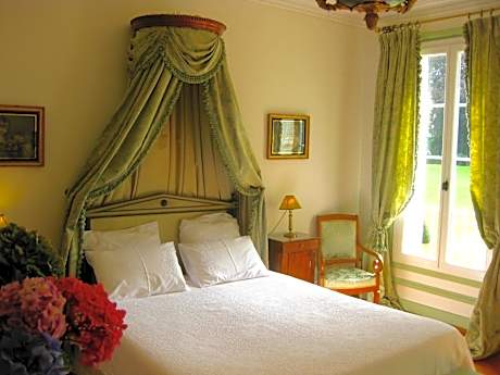 Suite with Garden View