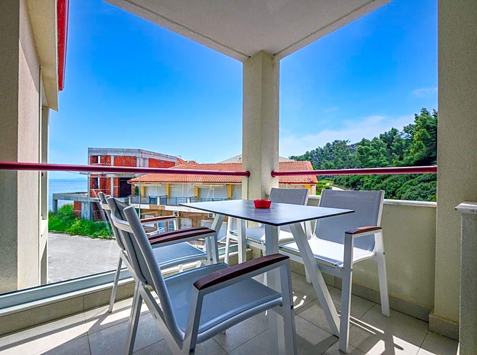 Elpiniki Luxury Rooms