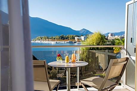 Superior Double Room with Lake View - High Floor