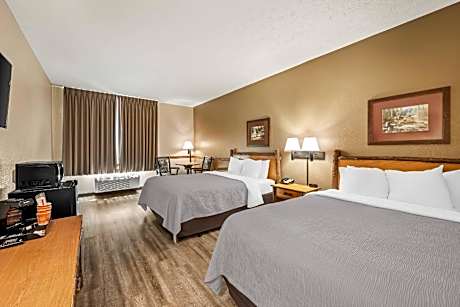 Queen Suite with Two Queen Beds - Non-Smoking