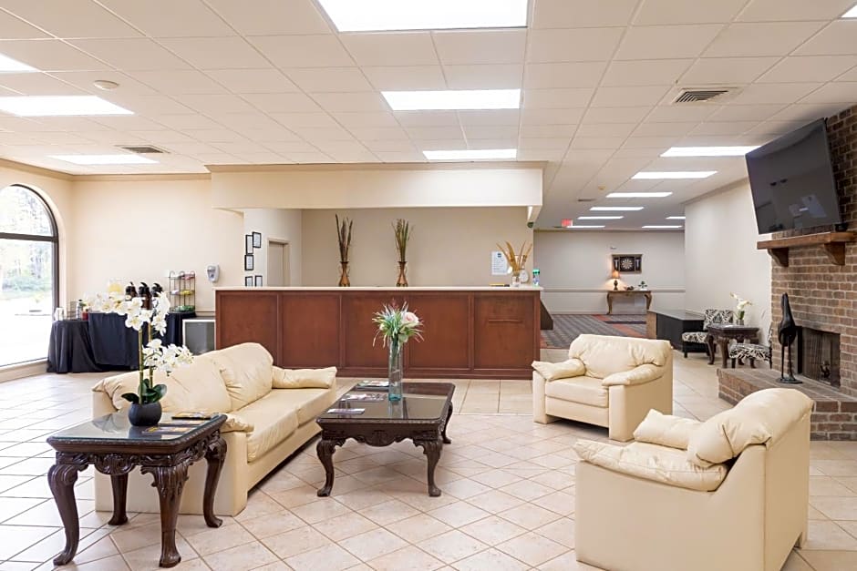 Cottonwood Suites Savannah Hotel & Conference Center