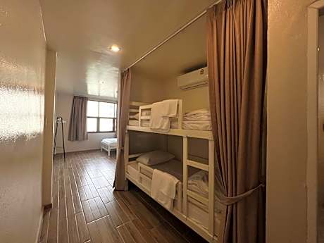 Quadruple Room with Private Bathroom