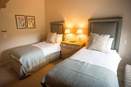 Twin Room with Private Bathroom