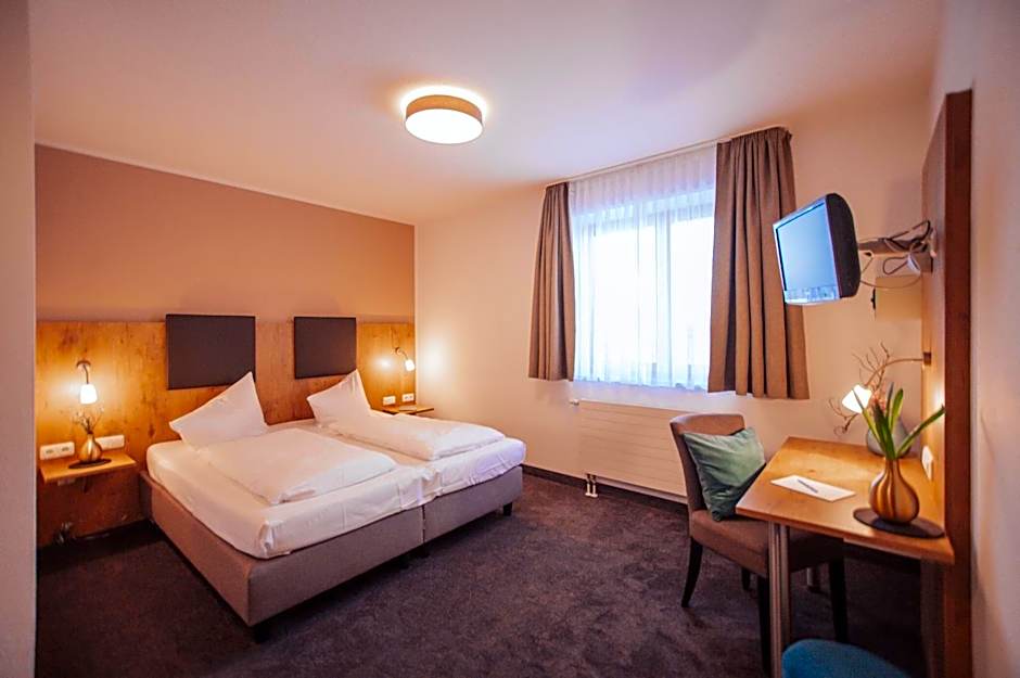 Hotel am Hachinger Bach by Blattl