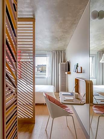 Premium Room including self-service snacks & drinks in the Lounge Club (1 Double Bed)