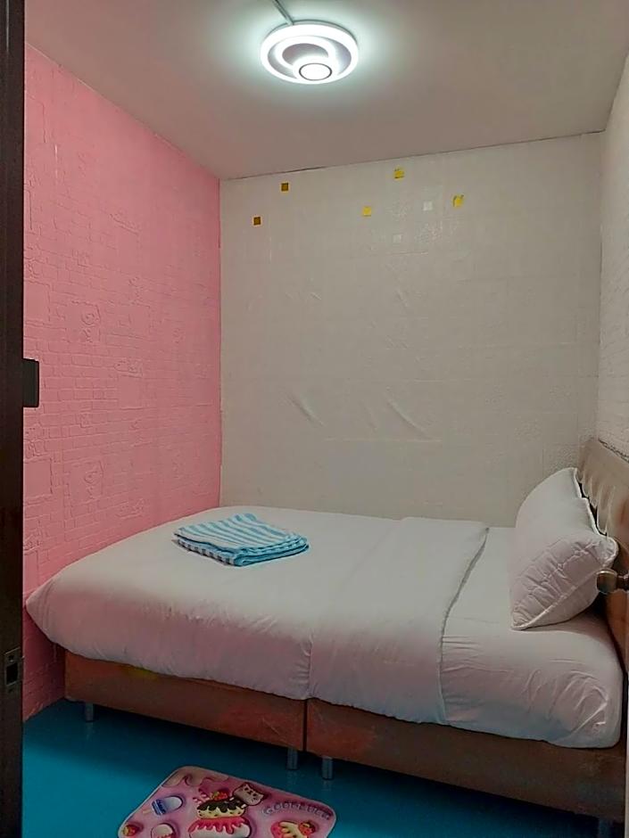 D​ Luck​ Hostel