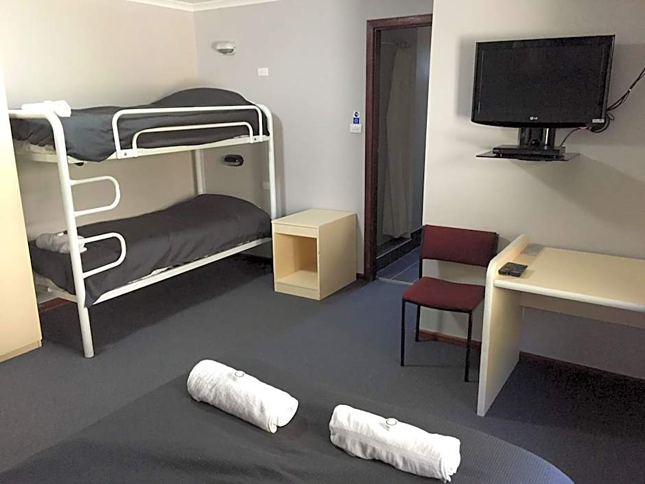 Photo 1 of 4 of Quadruple Room