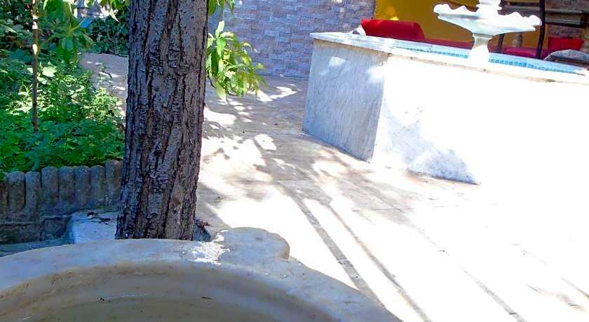 LOTUS GARDEN HOSTEL