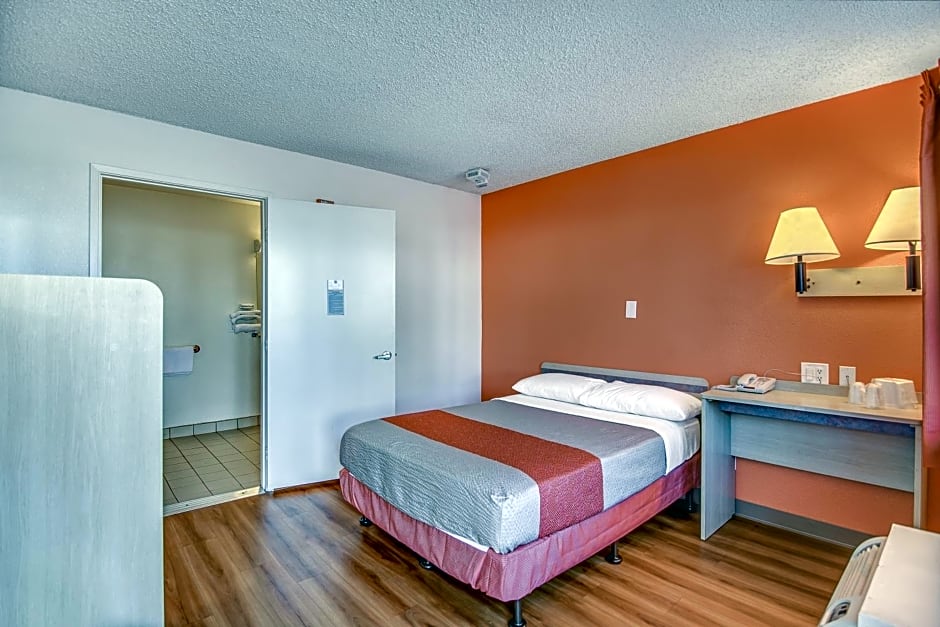 Motel 6-Stockton, CA - Charter Way West