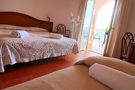 Standard Triple Room with Sea View