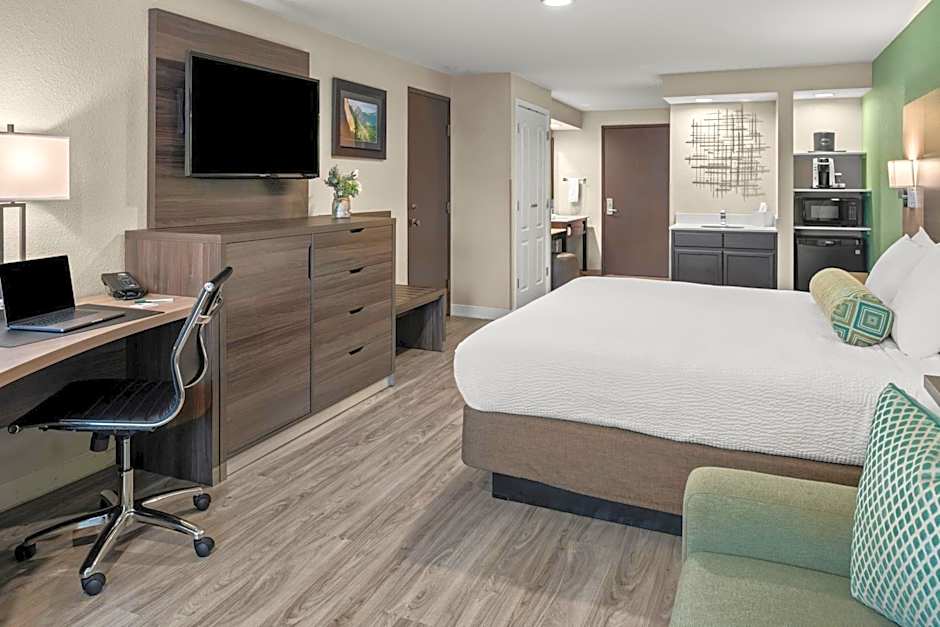 Yosemite Southgate Hotel & Suites
