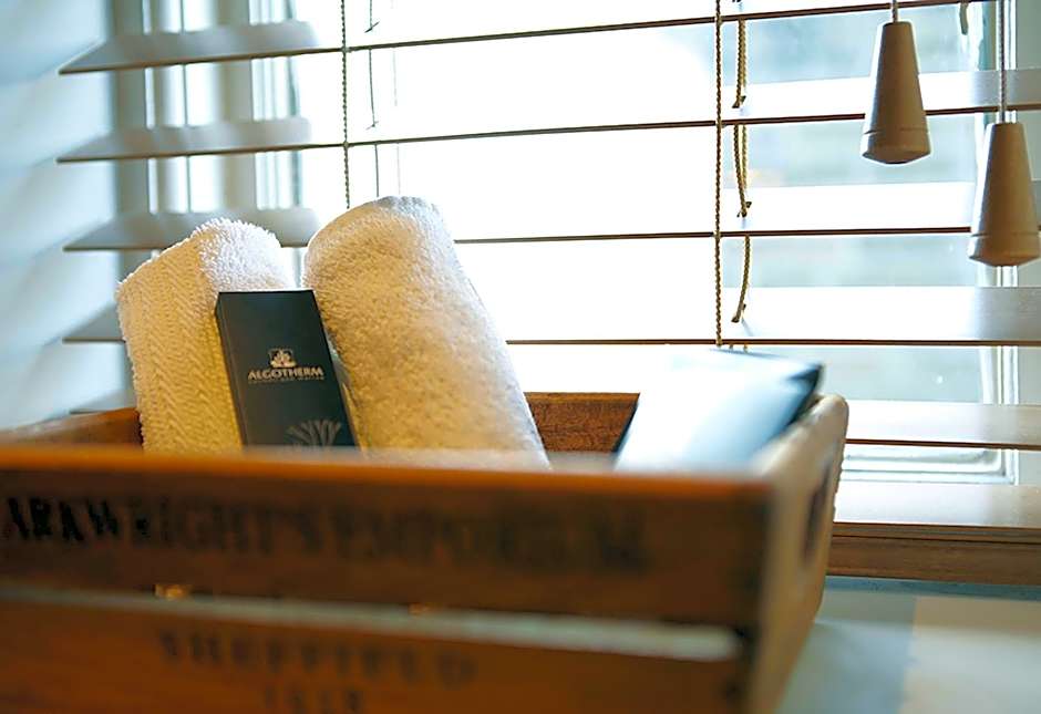 The Plough Inn & Cottages