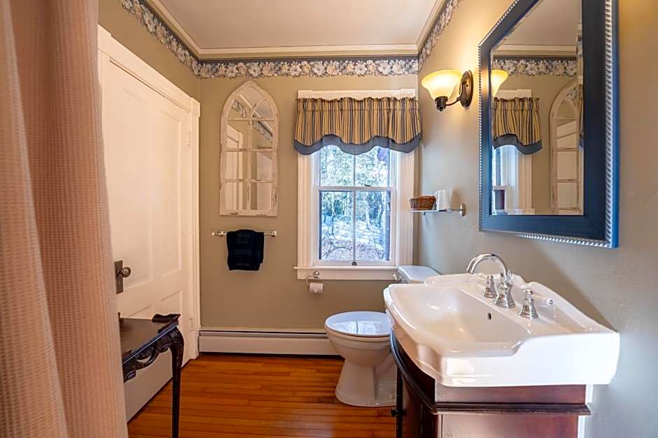 Dominion Hill Country Inn