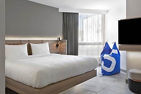 Family Rooms, Family Room, 1 Queen, Alternate: Sofa Bed, Sofa Bed