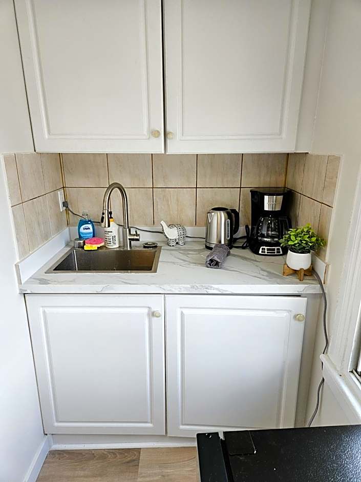 JstLikeHome - Old Ottawa Suite & Guesthouse