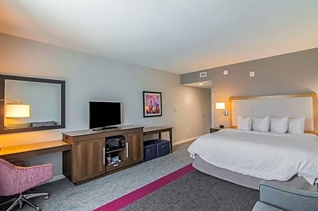 1 King Bed With Sofabed / Microwave / Fridge
