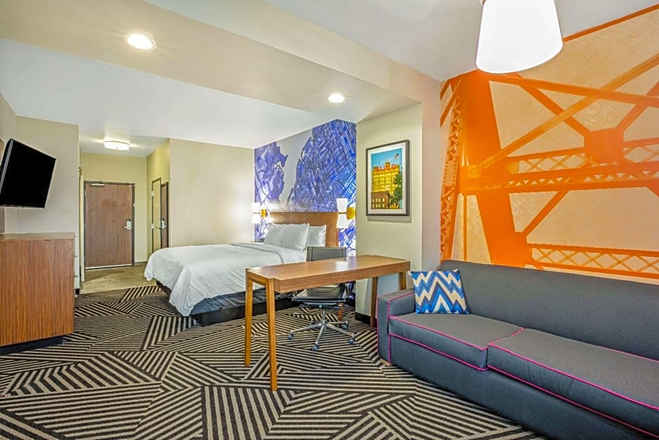 La Quinta Inn & Suites by Wyndham Waco Downtown - Baylor