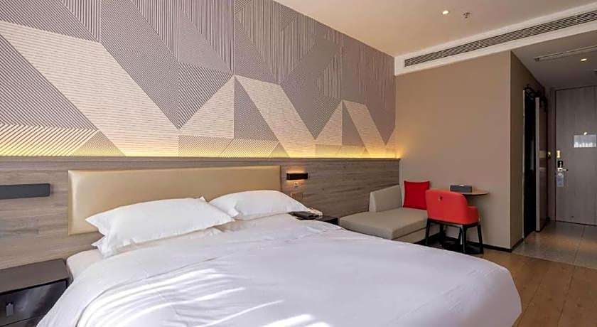 Borrman Hotel Korla Peacock River