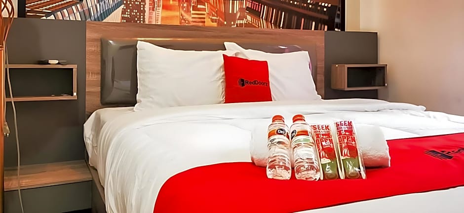 RedDoorz Plus @ Taman Madiun