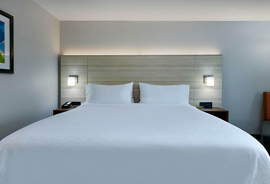 Photo 1 of 3 of Standard 1 King Bed