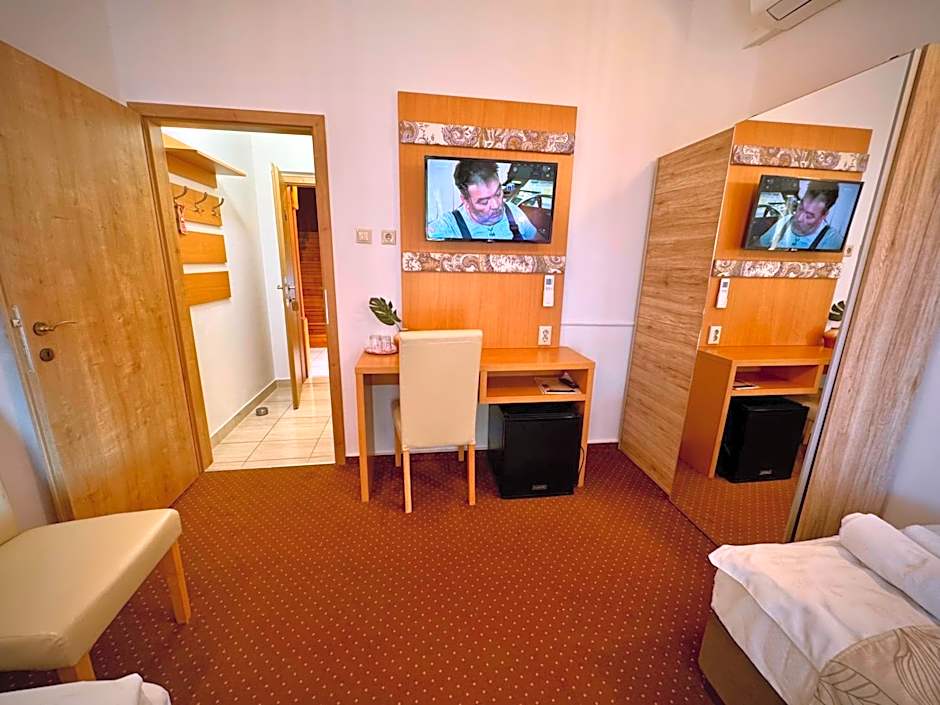 Fészek Fogadó - Pension Nest