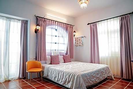 Deluxe Double Room with Balcony with Garden View