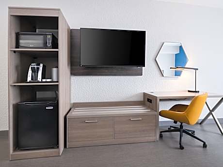 1 Kng Ste Sofa Bed Addl Living Area