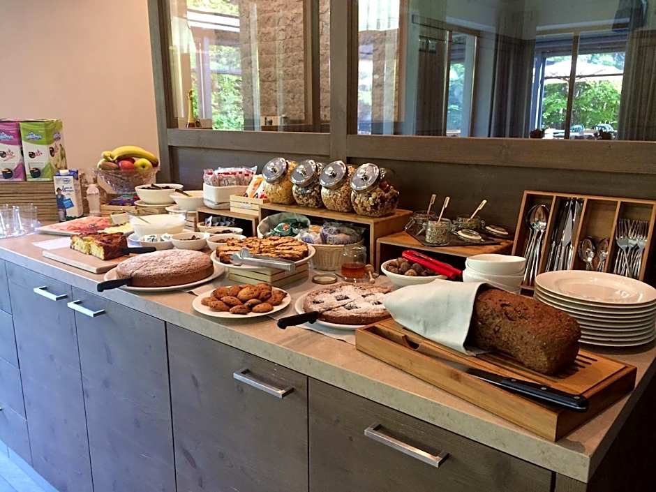 Chalet Tovel - Mountain Lake