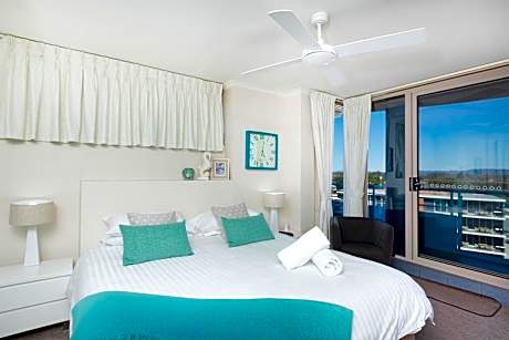 Two-Bedroom Apartment with Beach View - Level 7