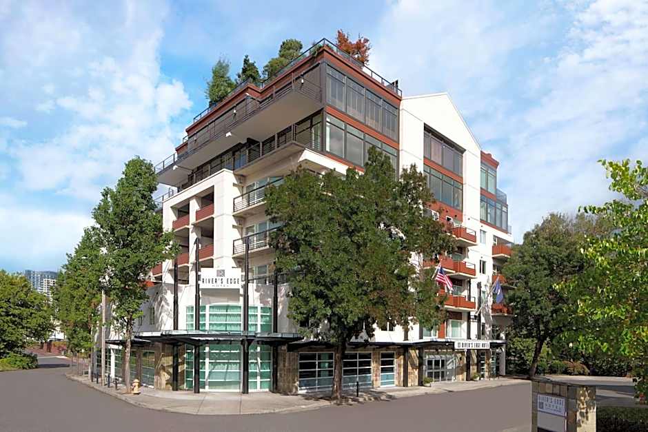 River's Edge Hotel Portland, Tapestry Collection by Hilton