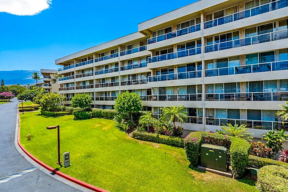 Renovated Condo - 3 Min Walk to Toes in the Sand!