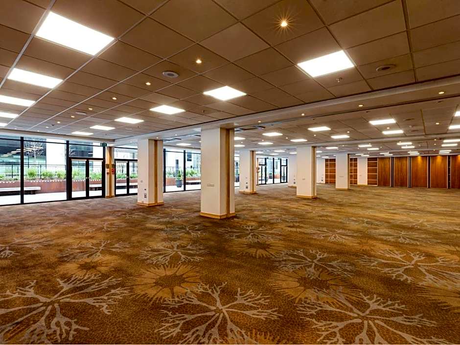 Novotel London West