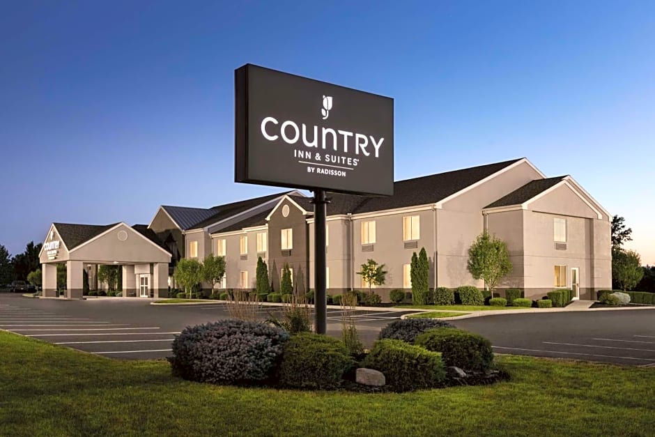 Country Inn & Suites by Radisson, Port Clinton, OH