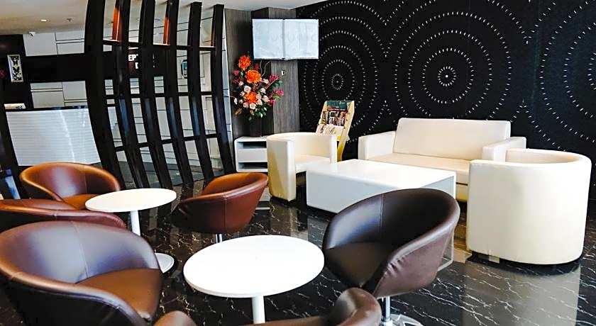 Empress Hotel Makassar City Center by LIFE