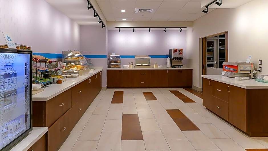 Holiday Inn Express & Suites Tampa East - Ybor City By IHG