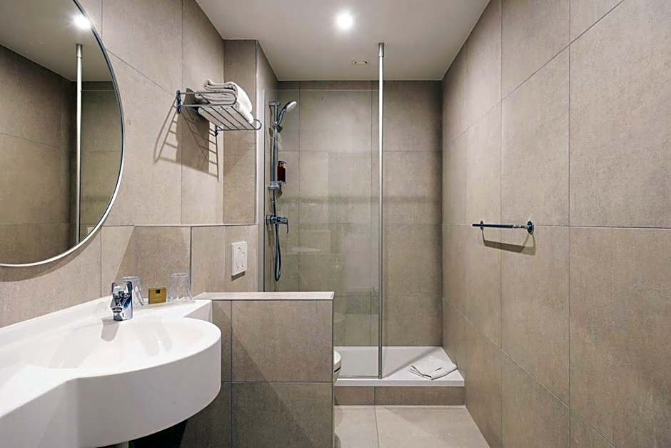 Aris Grand Place Hotel