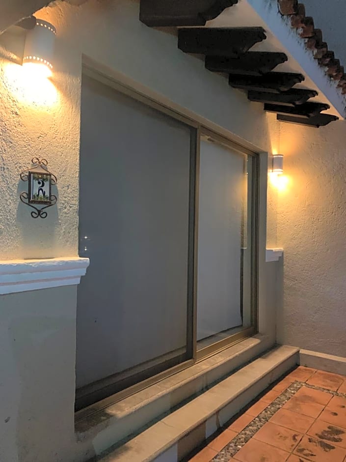HAB PTa B ÁREA DE VILLAS DENTRO DEL HOTEL Junto al Krystal EN IXTAPA WIFI 2A 1M Con playa