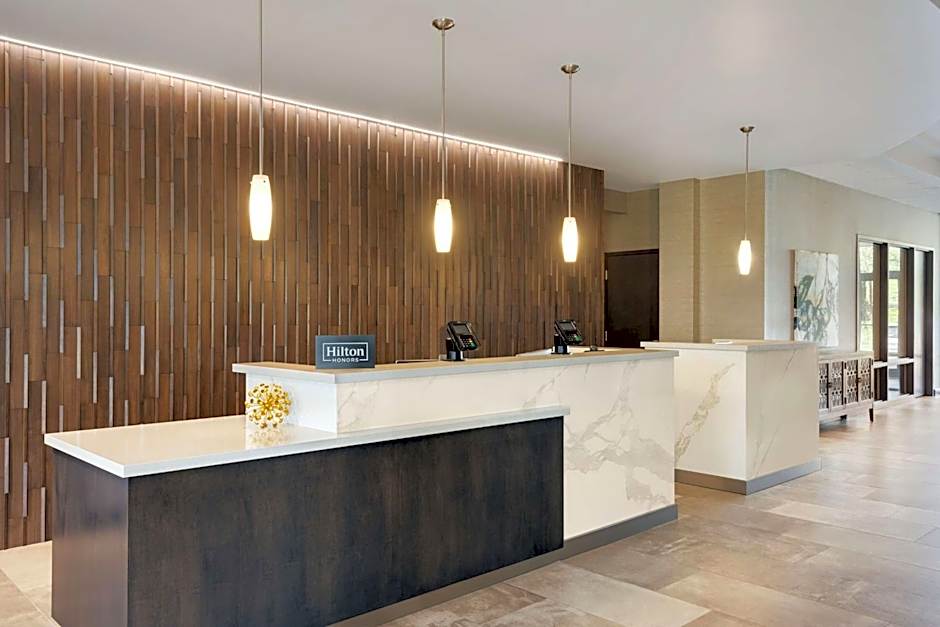 DoubleTree by Hilton St. Paul East