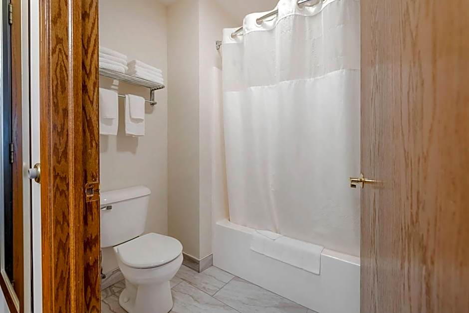 Quality Inn & Suites Stoughton - Madison South