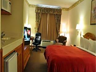 King Room with Roll-In Shower and Spa Bath - Disability Access/Non-Smoking
