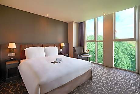 Square One Bed with Forest View