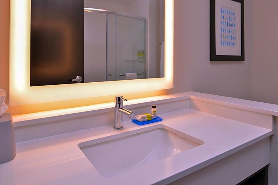 Holiday Inn Express And Suites Olathe West By IHG