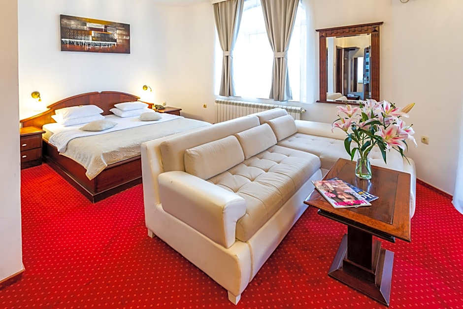 Garni Hotel Royal Crown