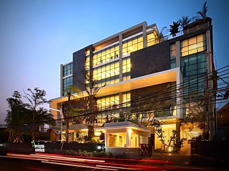 Avissa Suites