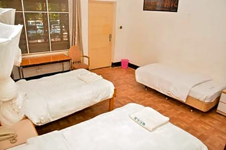 Basic Triple Room with Shared Bathroom