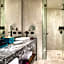 Next Hotel Melbourne, Curio Collection by Hilton