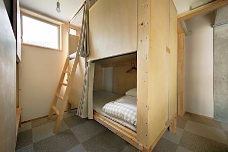 Bunk Bed in Mixed Dormitory Room