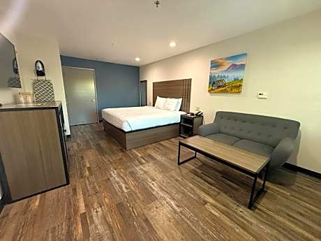 1 King Bed, Hearing Accessible Room, Non-Smoking