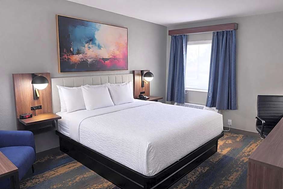 La Quinta Inn & Suites by Wyndham Miamisburg Dayton South