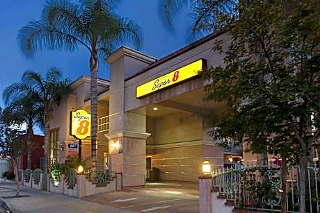 Super 8 by Wyndham North Hollywood
